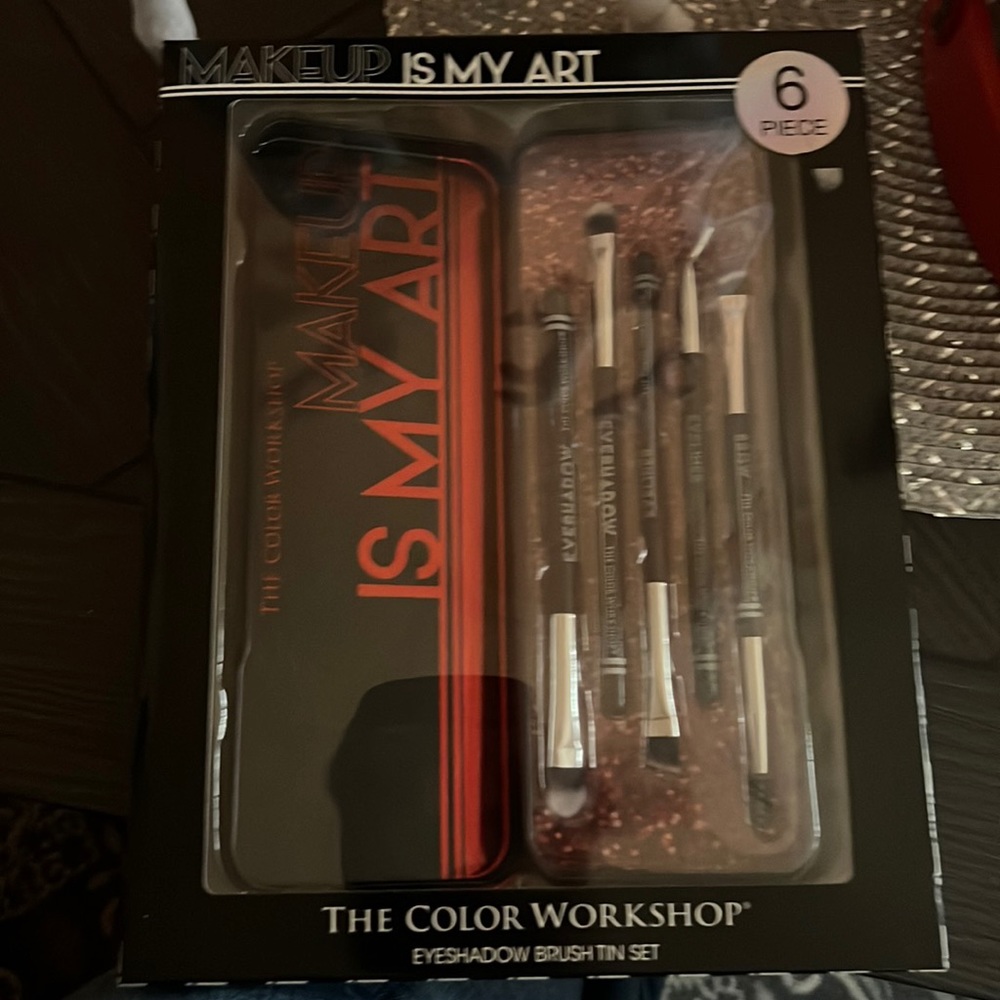 NWT The Color Workshop 6pc Eyeshadow Brush Tin Kit